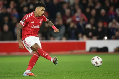 Nottingham Forest supera o Porto na Liga Europa com tento de Igor Jesus