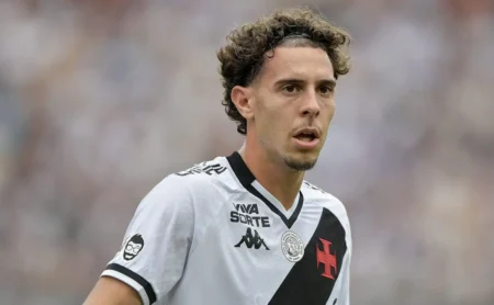 Nuno Moreira é procurado pelo Mundo Árabe, mas já definiu permanência no Vasco até 2026