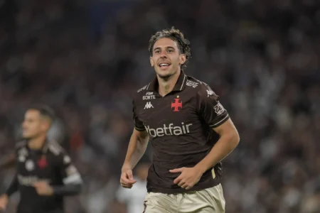 Nuno, Oportunista Contra Rivais Cariocas, Elogiado por Diniz: Caiu como uma Luva Nuno, Oportunista Contra Rivais Cariocas, Elogiado por Diniz: "Caiu como uma Luva"