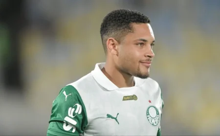 "Palmeiras Desmente Negociação com Milan sobre Vitor Roque"