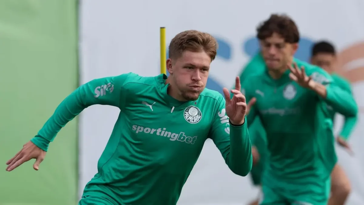 "Palmeiras encanta Abel com saída de bola absurda"