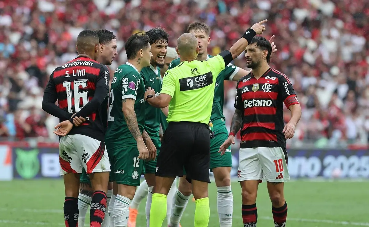 Palmeiras: Arbitragem de Wilton Pereira Sampaio motiva os jogadores contra o Flamengo Palmeiras: Arbitragem de Wilton Pereira Sampaio motiva os jogadores contra o Flamengo