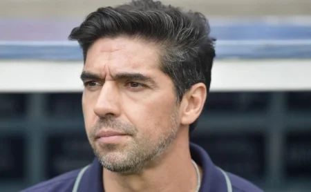 Palmeiras: Abel Ferreira promove 3 alterações com Raphael Veiga, Emi Martínez e Murilo em campo