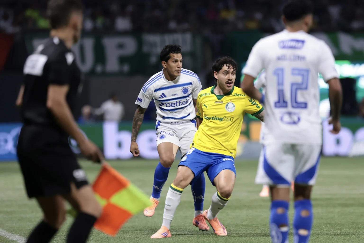 Palmeiras Erra Excessivamente e Desempenho Liga o Alerta para Jogo Crucial na Libertadores