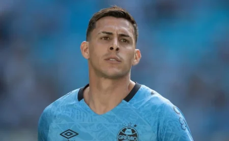 Pavón Conquista Confiança de Mano e Assume Titularidade no Grêmio Contra o Juventude