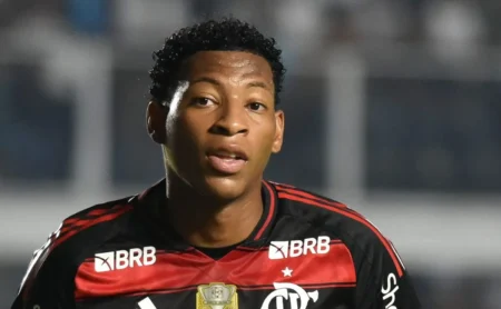 Plata Esclarece Polêmica Após Foto Vazada em Festa e Revela Saída com Familiares em Folga do Fla Plata Esclarece Polêmica Após Foto Vazada em Festa e Revela Saída com Familiares em Folga do Fla