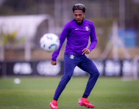 Problema na fronteira e visto: Martínez faltou a cinco treinos no Corinthians