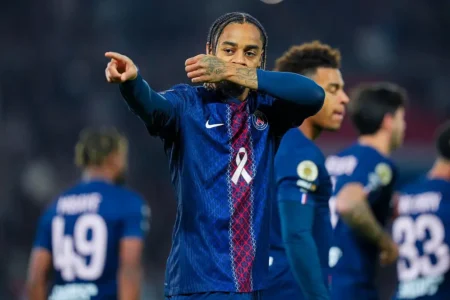 PSG tem dificuldades contra o Strasbourg, mas mantém a liderança do Campeonato Francês