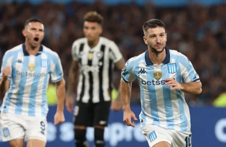 Racing considera Carrasco do Mundial 2022 como opção para a semifinal da Libertadores