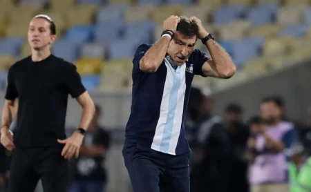 Racing desfalca Santiago Sosa para o clássico contra o Flamengo na Libertadores