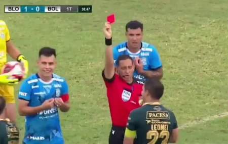 Árbitro expulsa sete atletas após tumulto no Campeonato Boliviano