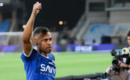 Renan Lodi pode ser o novo lateral do Vasco.