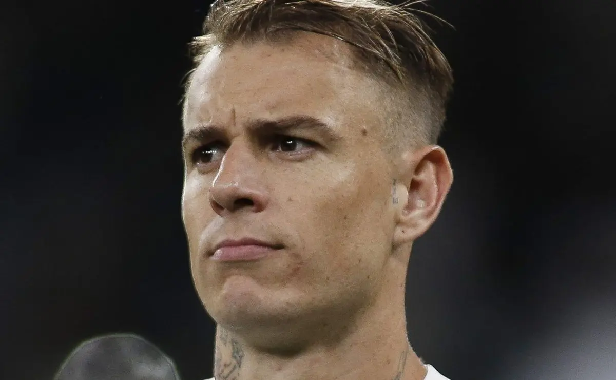 Róger Guedes: Ex-Corinthians Recebe Propostas e Despista Volta ao Brasil Róger Guedes: Ex-Corinthians Recebe Propostas e Despista Volta ao Brasil