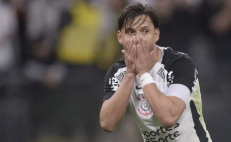 Romero deixa o Corinthians: salário de R$ 870 mil impede acordo após sondagens no Brasil Romero deixa o Corinthians: salário de R$ 870 mil impede acordo após sondagens no Brasil