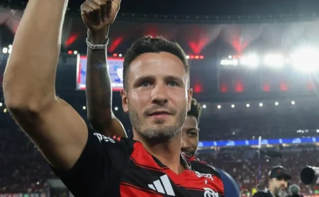 Saúl se adapta rapidamente ao Flamengo, descarta retorno à Europa e cumprirá todo o seu contrato no CRF