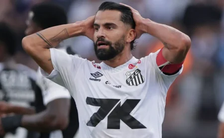 Santos busca evitar pior derrota em clássicos contra o Corinthians desde o ano do rebaixamento Santos busca evitar pior derrota em clássicos contra o Corinthians desde o ano do rebaixamento