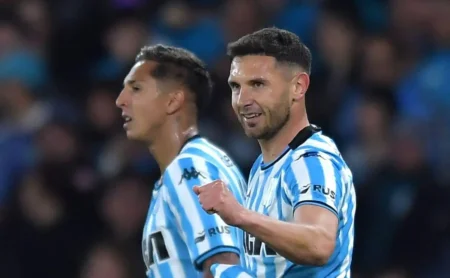 Santos considera Adrián Martínez, do Racing, para reforçar o time na próxima temporada Santos considera Adrián Martínez, do Racing, para reforçar o time na próxima temporada