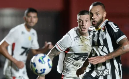 Santos e Vitória vencem clássicos e fazem jogo de rebaixamento no Brasileirão