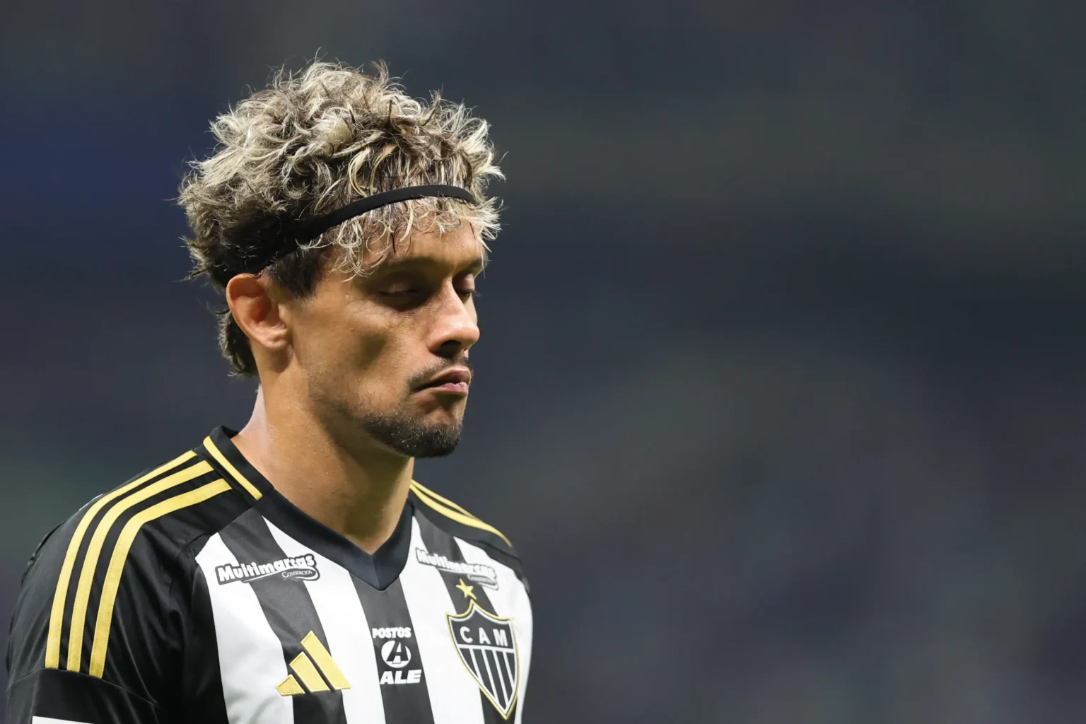 Scarpa, fora do Atlético-MG, explica ausência: "Não percebi que estava pendurado"