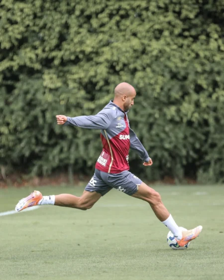 São Paulo ajusta tática e treina bola parada visando o Vasco