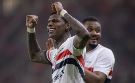 São Paulo costuma terminar o Campeonato Brasileiro no G-4 quando vence a dupla Gre-Nal em Porto Alegre São Paulo costuma terminar o Campeonato Brasileiro no G-4 quando vence a dupla Gre-Nal em Porto Alegre