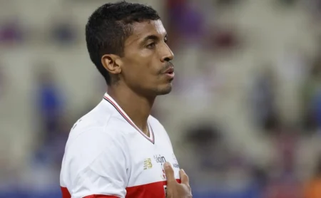 São Paulo estuda prorrogar vínculo de Luiz Gustavo até 2026 São Paulo estuda prorrogar vínculo de Luiz Gustavo até 2026