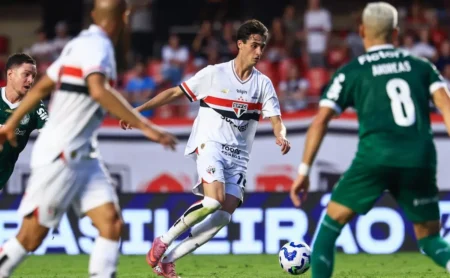 São Paulo Prioriza Renovação de Rodriguinho Apesar de Queda de Rendimento