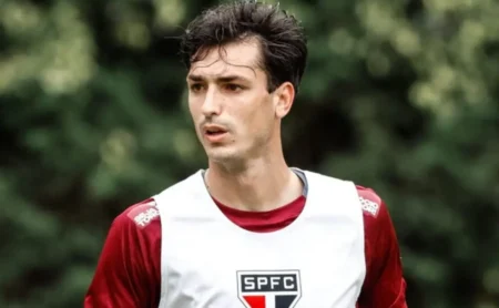 Staff do São Paulo se irrita com falta de chances de Crespo e atacante pede para ser contratado em outro clube Staff do São Paulo se irrita com falta de chances de Crespo e atacante pede para ser contratado em outro clube