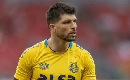 Tiago Volpi está próximo de voltar a campo pelo Grêmio contra o Juventude no Brasileirão