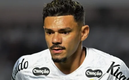 Tiquinho Soares: peça-chave no ataque santista segundo Vojvoda Tiquinho Soares: peça-chave no ataque santista segundo Vojvoda