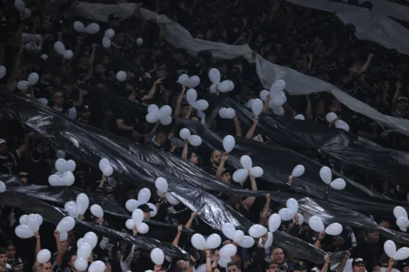Torcidas do Corinthians pactuam acordo para liberação de adereços em estádios paulistas