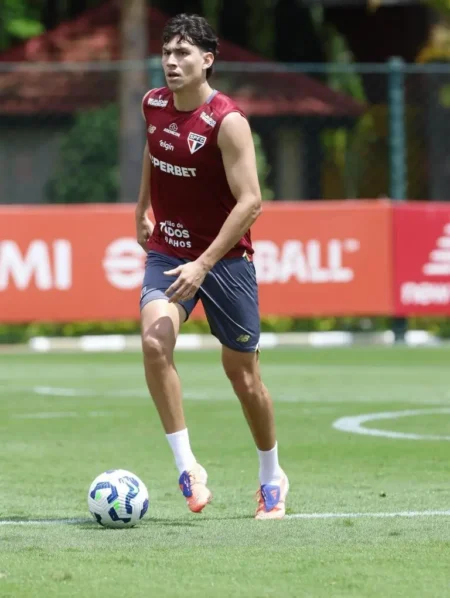 Treino do São Paulo: Ferraresi volta da seleção venezuelana e reforça o elenco para a rodada do Brasileirão