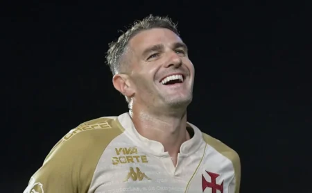 Vasco Avança em Negociações para Renovar com Vegetti
