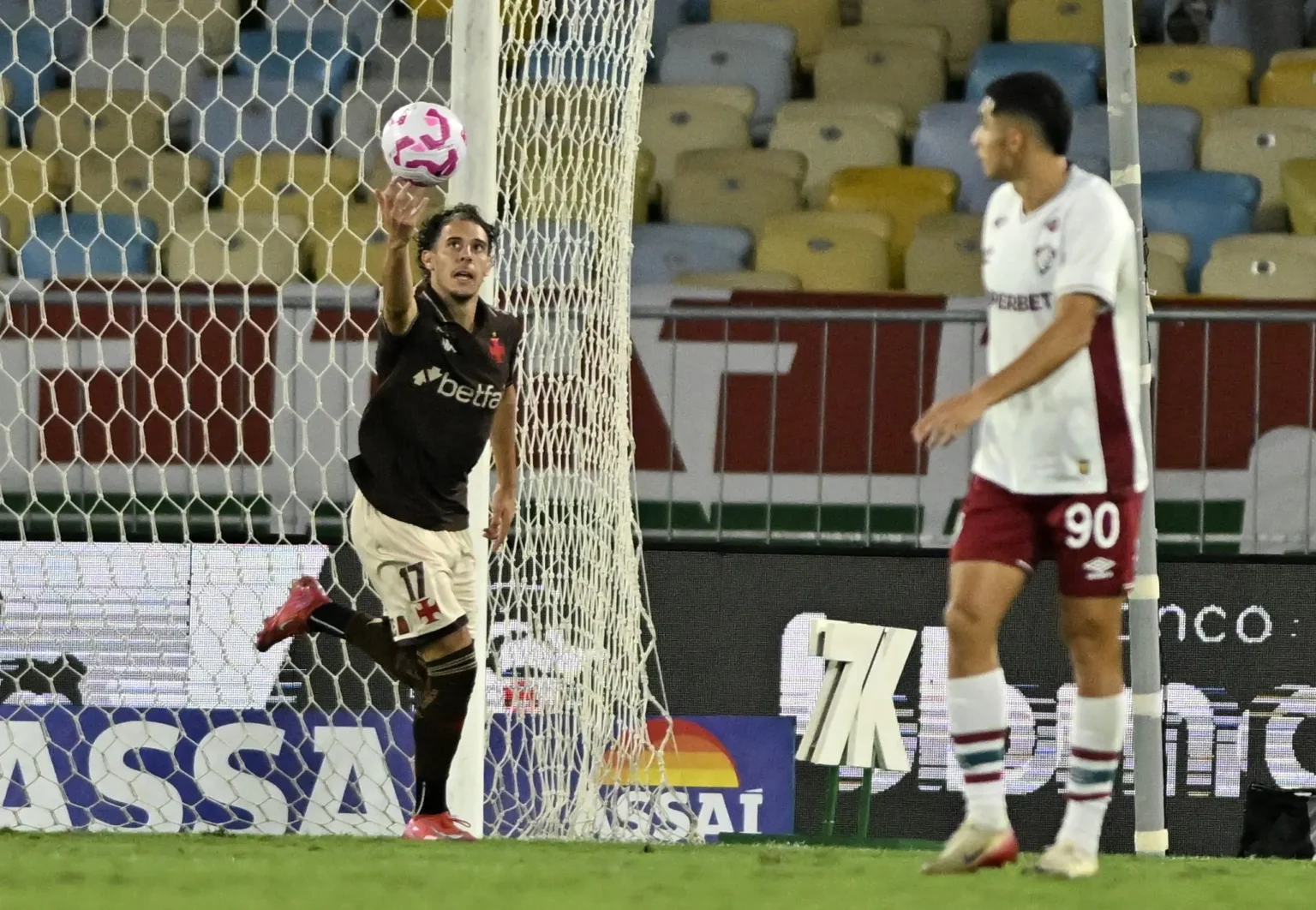 Vasco celebra gol com 45 segundos de posse em clássico: "Cinema absoluto"