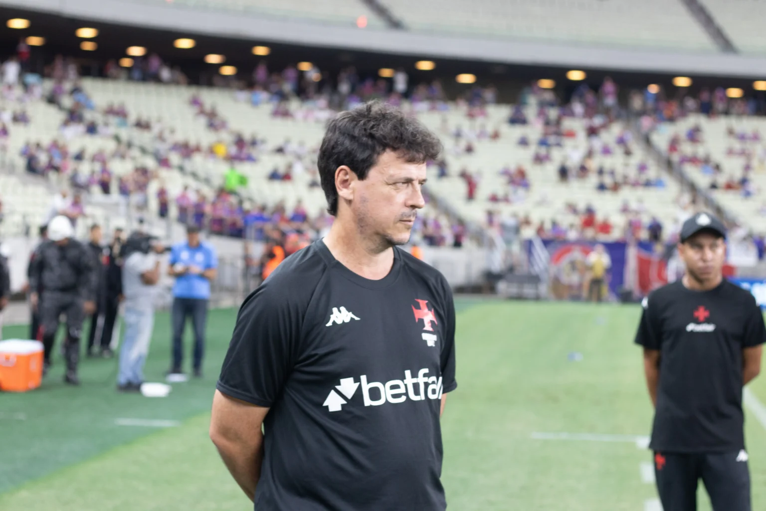 Vasco enfrenta o Fluminense em clássico crucial pelo G8, com a ajuda dos resultados.