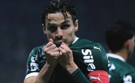 Veiga Renova Disputa no Palmeiras Após Desabafo de Abel: "Chateado Comigo por Três Dias"