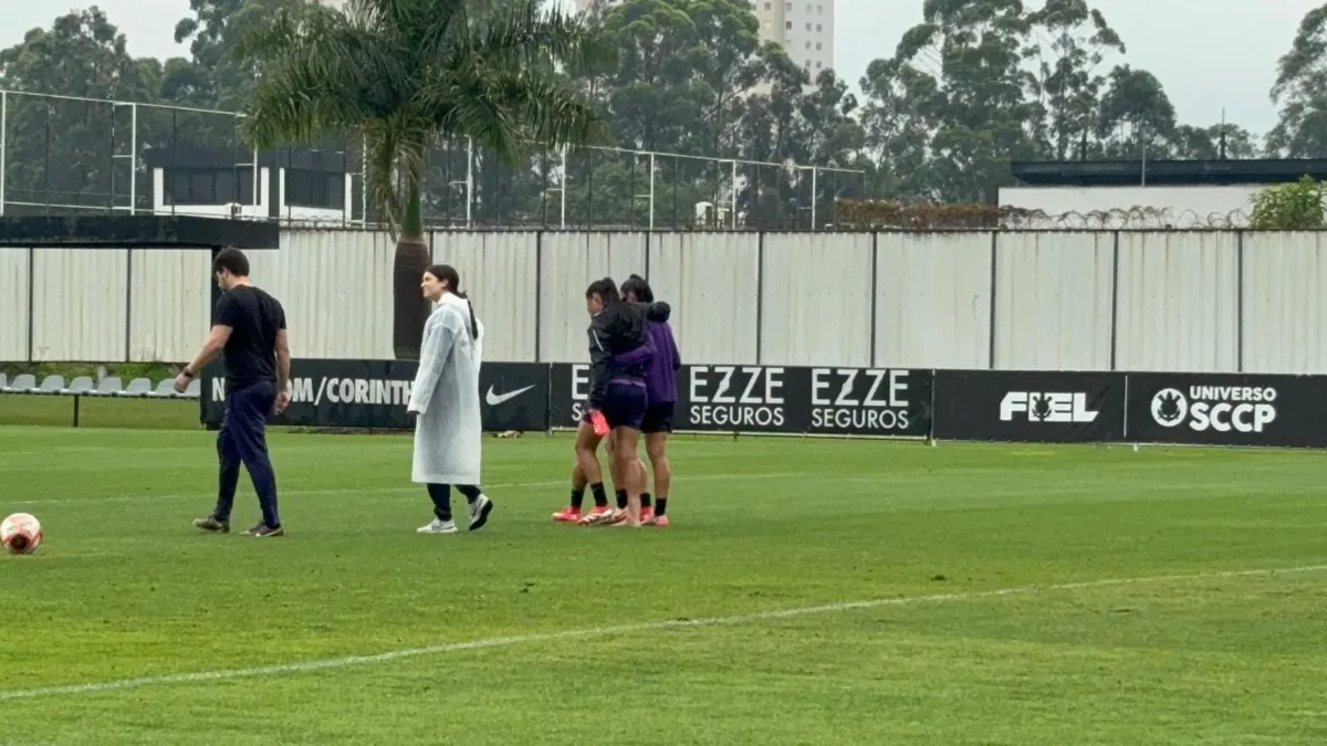 Vic Albuquerque deixa treino do Corinthians em lágrimas e se torna dúvida para clássico contra São Paulo Vic Albuquerque deixa treino do Corinthians em lágrimas e se torna dúvida para clássico contra São Paulo