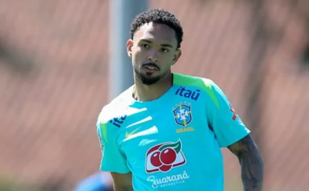 Vitinho vai desfalcar o Botafogo no clássico contra o Flamengo por motivos logísticos Vitinho vai desfalcar o Botafogo no clássico contra o Flamengo por motivos logísticos