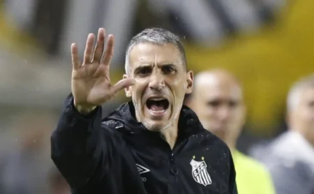 "Vojvoda anuncia contratação do craque Neymar pelo Santos"