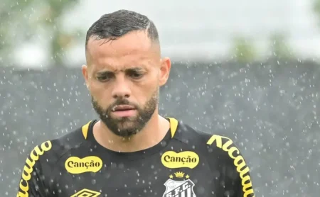 Vojvoda descarta afastamento de Guilherme e Santos o blinda nos bastidores