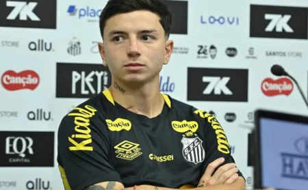 Vojvoda enxerga Barreal como atacante, celebra desempenho e Santos considera compra definitiva do argentino Vojvoda enxerga Barreal como atacante, celebra desempenho e Santos considera compra definitiva do argentino