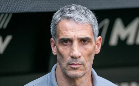 Vojvoda exclui Zé Ivaldo da lista de relacionados, e saída do zagueiro do Santos se aproxima no fim do ano.