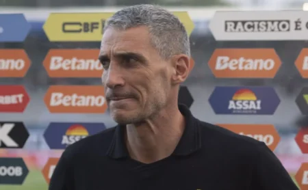 Vojvoda, insatisfeito com Tiquinho, busca novo goleador para o Santos em 2026