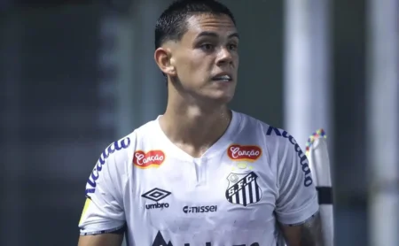 Vojvoda Valida o Potencial de JP Chermont e Jovem Ganha Reconhecimento no Santos Vojvoda Valida o Potencial de JP Chermont e Jovem Ganha Reconhecimento no Santos