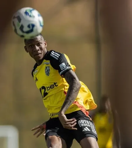 Volante do Atlético-MG retorna a treinar após mais de quatro meses de lesão Volante do Atlético-MG retorna a treinar após mais de quatro meses de lesão