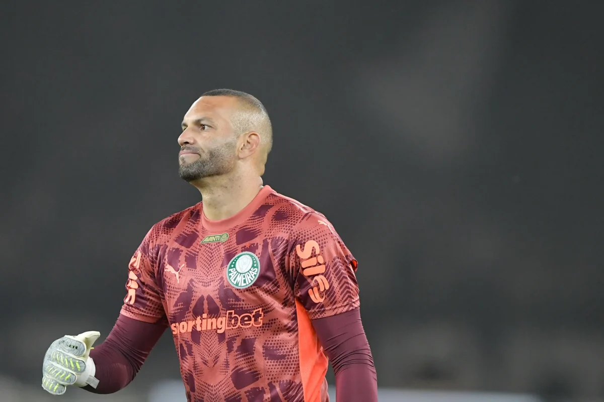 Weverton Lesiona a Mão e Será Desfalco do Palmeiras Contra o Flamengo