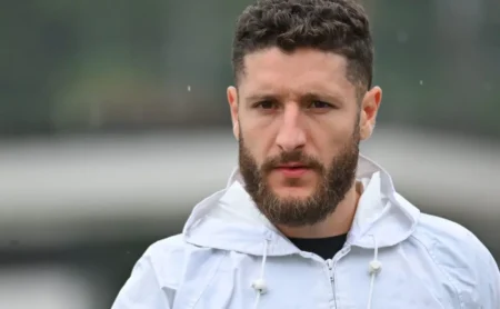 Zé Rafael e João Schmidt são novos pilares do Santos em meio a mudanças no time Zé Rafael e João Schmidt são novos pilares do Santos em meio a mudanças no time