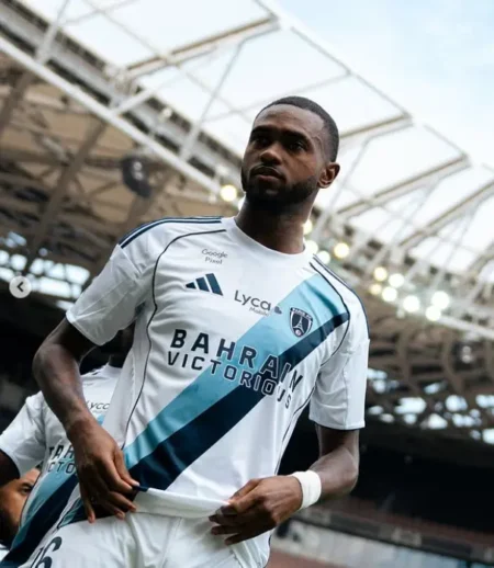 Zagueiro ex-Flamengo se destaca em sua estreia no clube 'novo rico' da França: "Tenho esse peso"