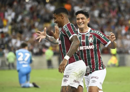 Zubeldía: Cano ou John Kennedy? O dilema dos gols vs. desempenho no Fluminense