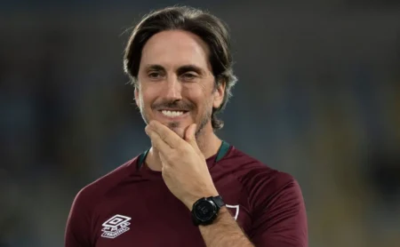 Zubeldía em dilema: Cano ou John Kennedy para o duelo decisivo do Fluminense contra o Internacional